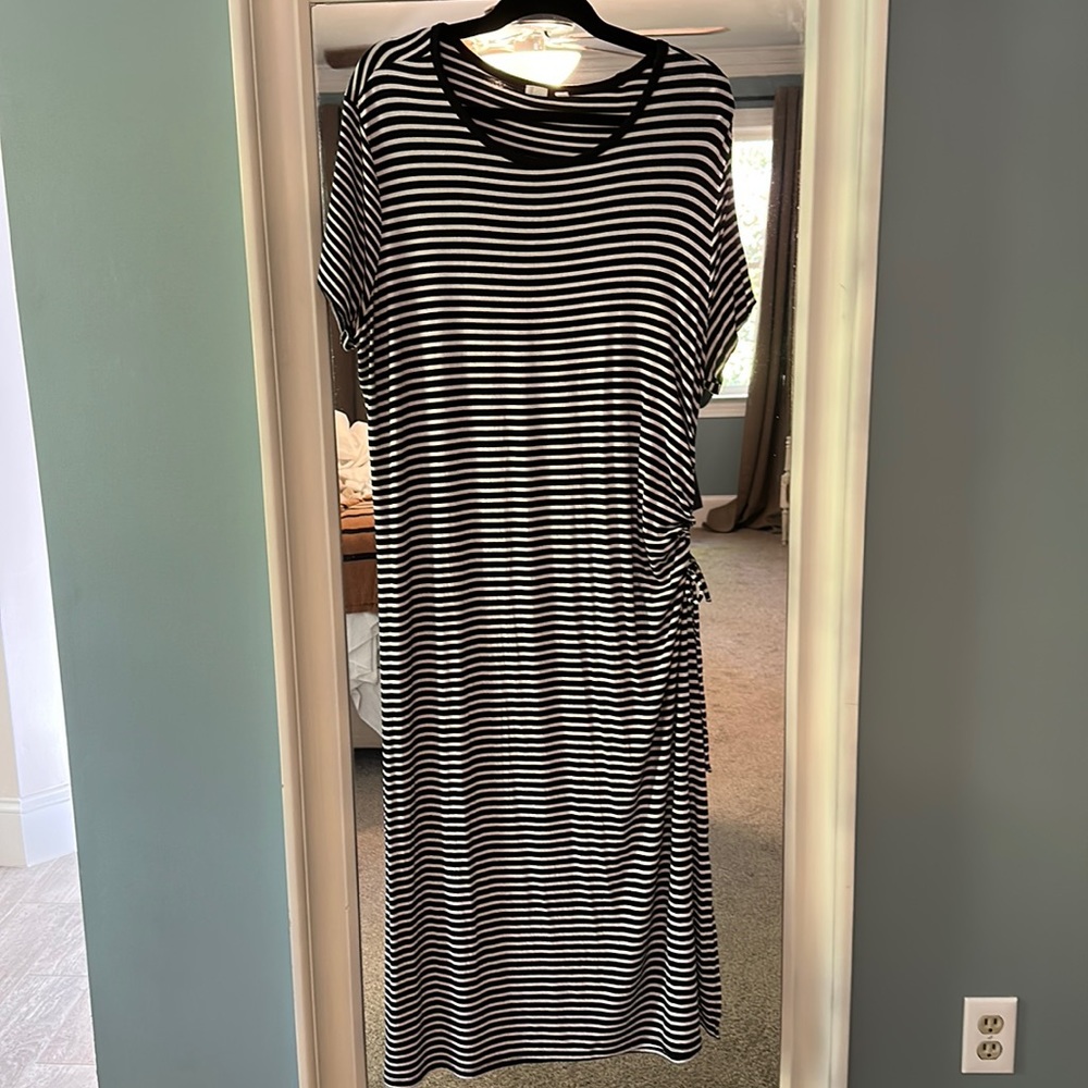 Black and White Gap Dress